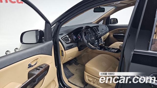 Kia Carnival 9-Seater Prstige 2020 — фото 10