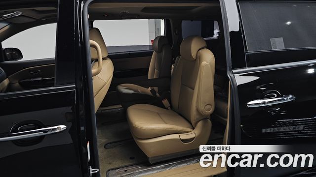 Kia Carnival 9-Seater Prstige 2020 — фото 12