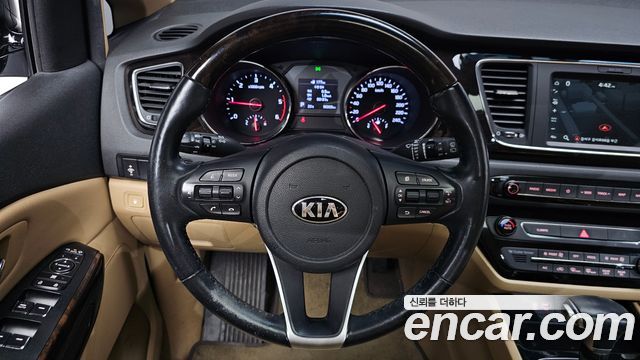 Kia Carnival 9-Seater Prstige 2020 — фото 13