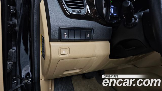 Kia Carnival 9-Seater Prstige 2020 — фото 16