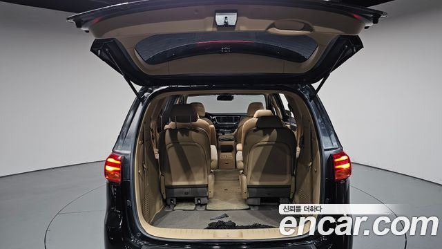 Kia Carnival 9-Seater Prstige 2020 — фото 20