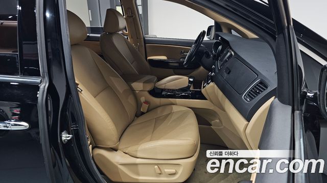 Kia Carnival 9-Seater Prstige 2020 — фото 26