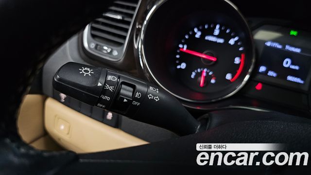 Kia Carnival 9-Seater Prstige 2020 — фото 27