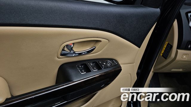 Kia Carnival 9-Seater Prstige 2020 — фото 32