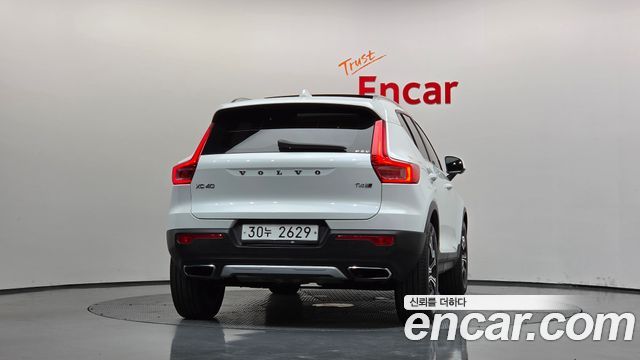 Volvo XC40 T4 R-Design 2019 — фото 4