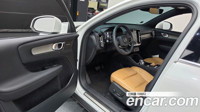 Volvo XC40 T4 R-Design 2019 — фото 10