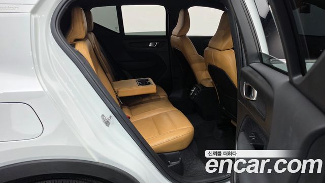 Volvo XC40 T4 R-Design 2019 — фото 11