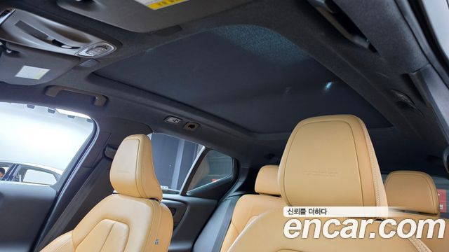 Volvo XC40 T4 R-Design 2019 — фото 18