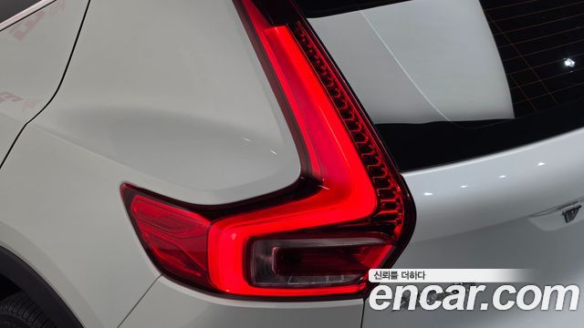 Volvo XC40 T4 R-Design 2019 — фото 23