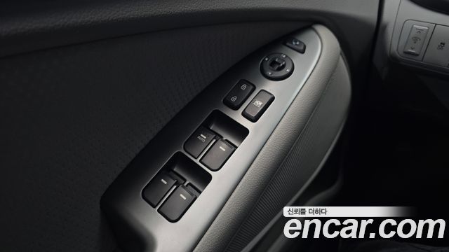 Kia K5 2.0 Smart Standard 2011 — фото 17