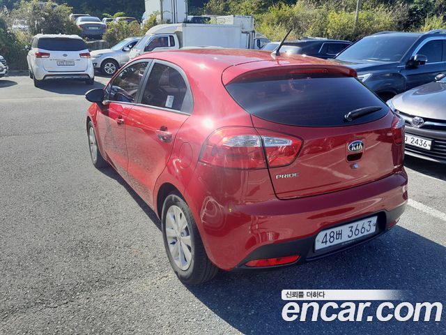 Kia Pride 1.4 MPI Hatchback Deluxe 2014 — фото 2