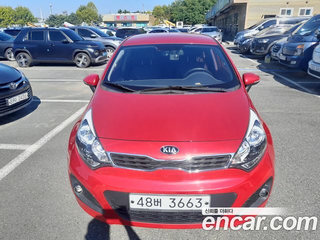 Kia Pride 1.4 MPI Hatchback Deluxe 2014 — фото 3