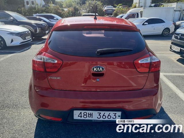 Kia Pride 1.4 MPI Hatchback Deluxe 2014 — фото 4