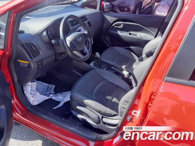 Kia Pride 1.4 MPI Hatchback Deluxe 2014 — фото 7