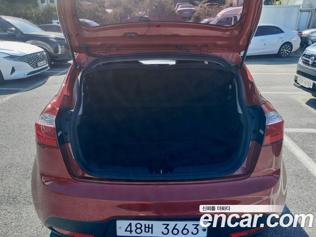 Kia Pride 1.4 MPI Hatchback Deluxe 2014 — фото 17