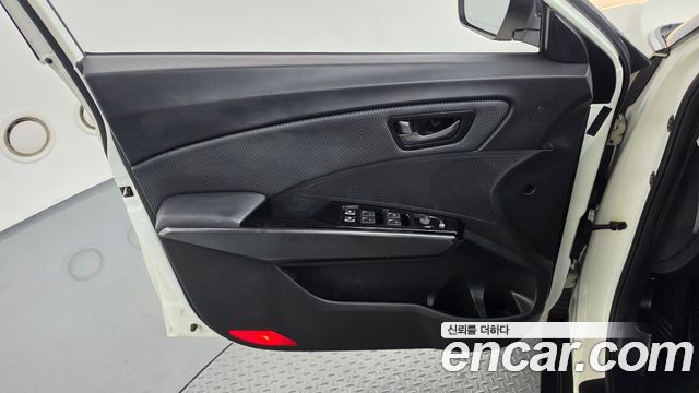 KG Mobility (SsangYong) Tivoli Air 1.5 A3 2WD 2022 — фото 24