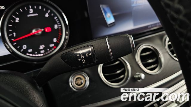 Mercedes-Benz E-Class (W213) E220d Avantgarde 2017 — фото 9