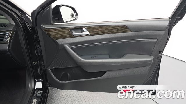 Hyundai Sonata (LF) 2.0 Premium Special 2017 — фото 24