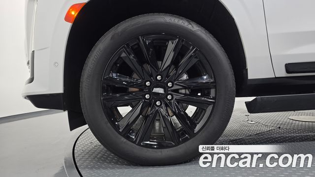Cadillac Escalade (V) 6.2 Sports Platinum 2024 — фото 5