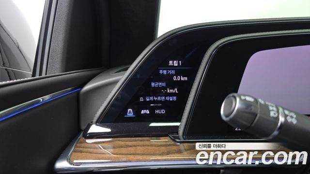 Cadillac Escalade (V) 6.2 Sports Platinum 2024 — фото 18