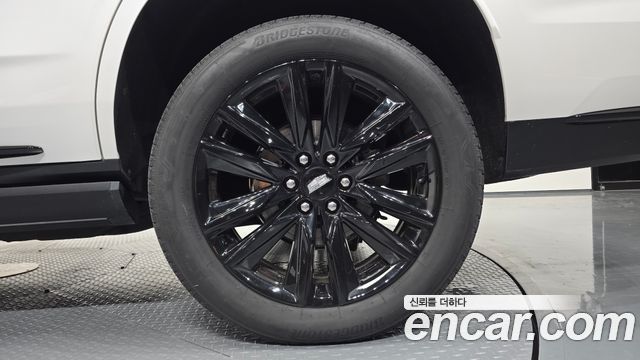 Cadillac Escalade (V) 6.2 Sports Platinum 2024 — фото 21