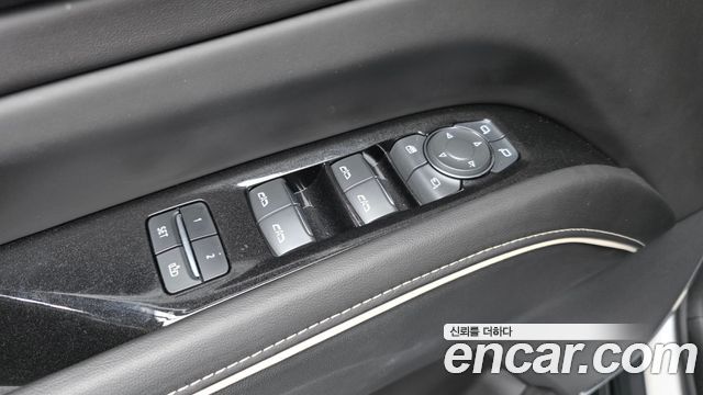 Cadillac Escalade (V) 6.2 Sports Platinum 2024 — фото 30