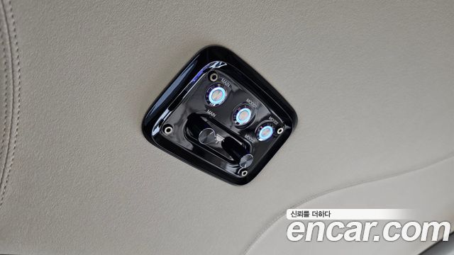 Kia Carnival (IV) Gasoline 4-Seater Hi Limousine (Special) 2025 — фото 17