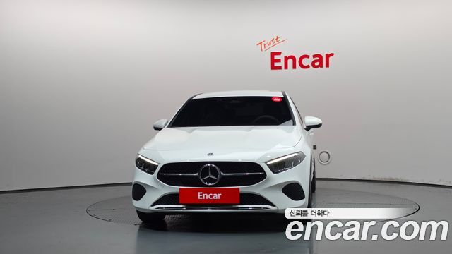 Mercedes-Benz A-Class (W177) A220 Sedan 2024 — фото 3