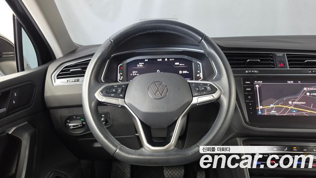 Volkswagen Tiguan (II) 2.0 TDI Prestige 2023 — фото 17
