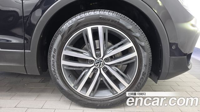 Volkswagen Tiguan (II) 2.0 TDI Prestige 2023 — фото 27