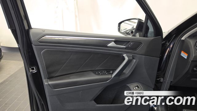 Volkswagen Tiguan (II) 2.0 TDI Prestige 2023 — фото 30