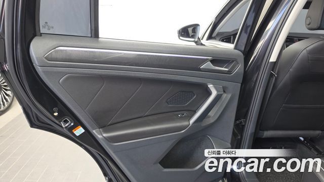 Volkswagen Tiguan (II) 2.0 TDI Prestige 2023 — фото 31