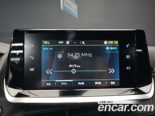 Peugeot e-2008 (II) EV GT 2023 — фото 17