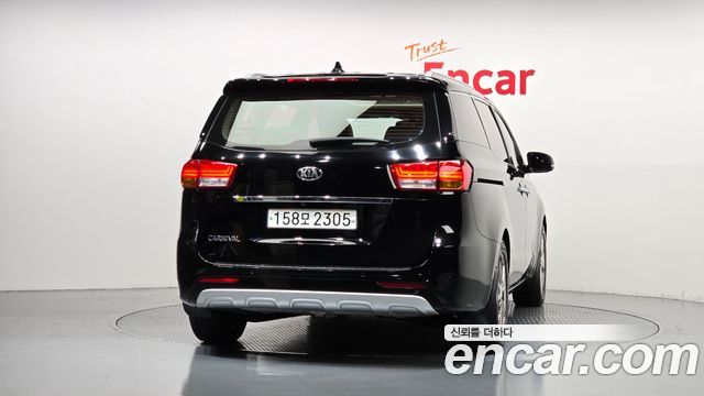 Kia Carnival 9-Seater Noblesse Special 2018 — фото 4