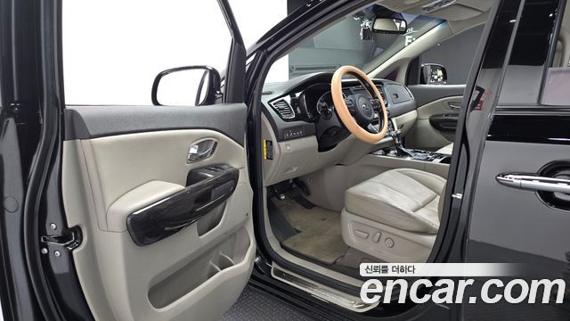 Kia Carnival 9-Seater Noblesse Special 2018 — фото 10