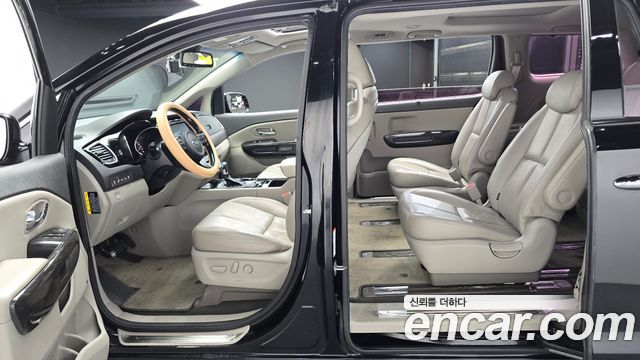 Kia Carnival 9-Seater Noblesse Special 2018 — фото 11