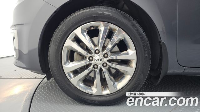 Kia Carnival 9-seater Prestige 2016 — фото 5