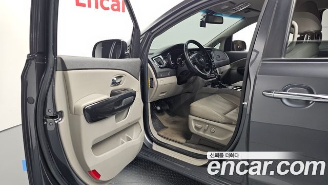 Kia Carnival 9-seater Prestige 2016 — фото 10