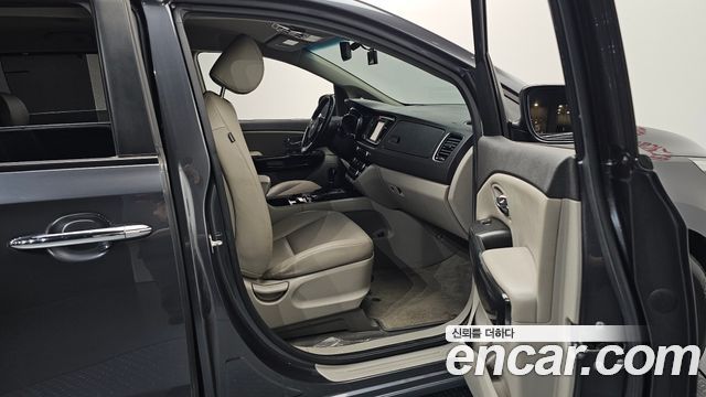 Kia Carnival 9-seater Prestige 2016 — фото 11