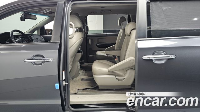 Kia Carnival 9-seater Prestige 2016 — фото 12