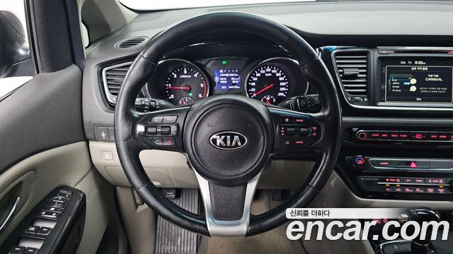 Kia Carnival 9-seater Prestige 2016 — фото 13