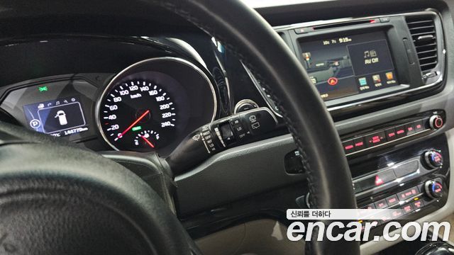 Kia Carnival 9-seater Prestige 2016 — фото 17