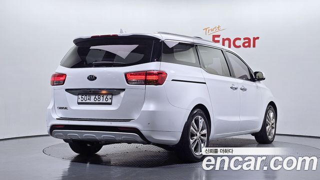 Kia Carnival 9-seater Prestige 2017 — фото 2