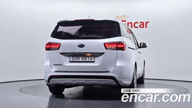 Kia Carnival 9-seater Prestige 2017 — фото 4