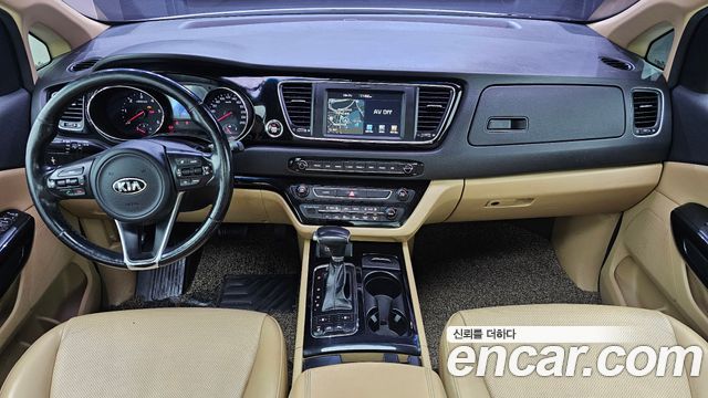 Kia Carnival 9-seater Prestige 2017 — фото 7