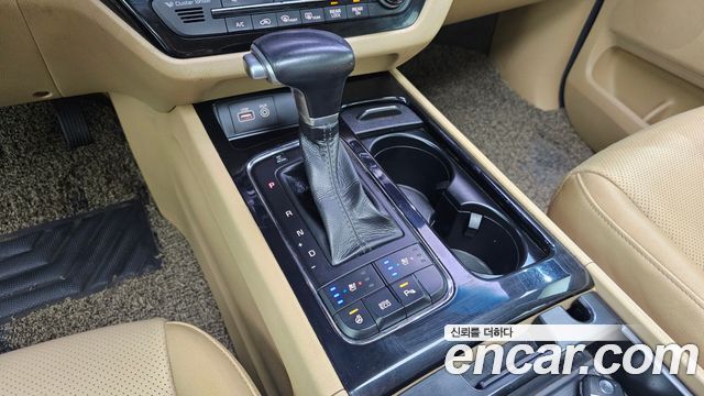 Kia Carnival 9-seater Prestige 2017 — фото 9