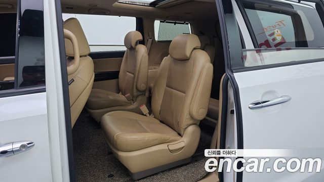 Kia Carnival 9-seater Prestige 2017 — фото 12