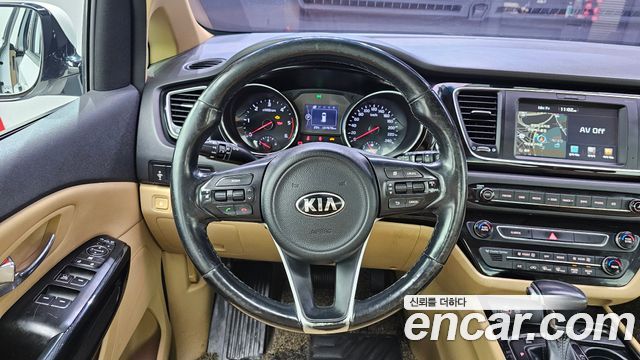 Kia Carnival 9-seater Prestige 2017 — фото 13