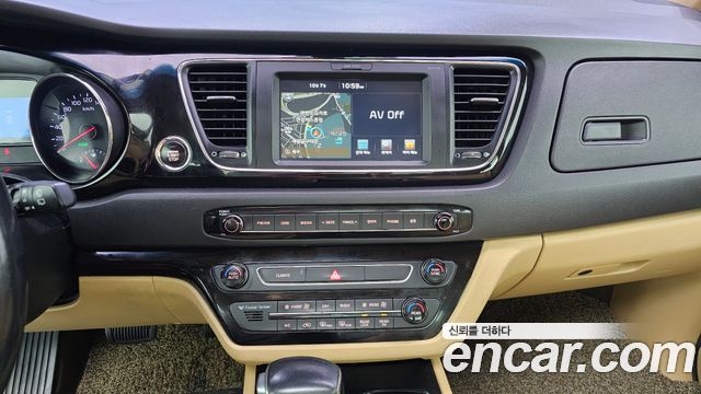 Kia Carnival 9-seater Prestige 2017 — фото 14