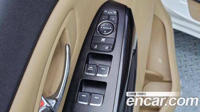 Kia Carnival 9-seater Prestige 2017 — фото 17